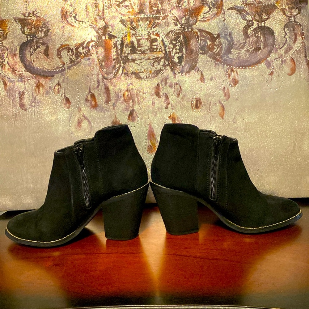Kelsi Dagger Black Ankle Boots - Picture 3 of 9